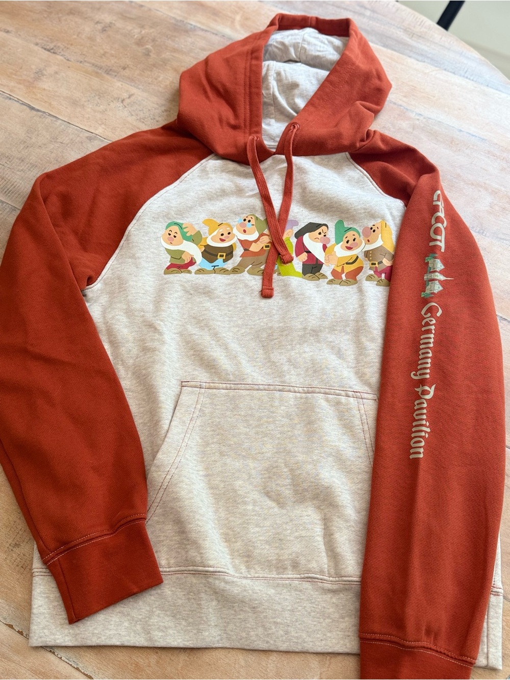 Disney EPCOT Germany Pavilion Snow White & the Seven Dwarfs Hoodie NWT
